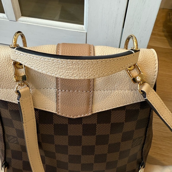 LOUIS VUITTON Damier Ebene Clapton Backpack in Creme. - Picture 8 of 14